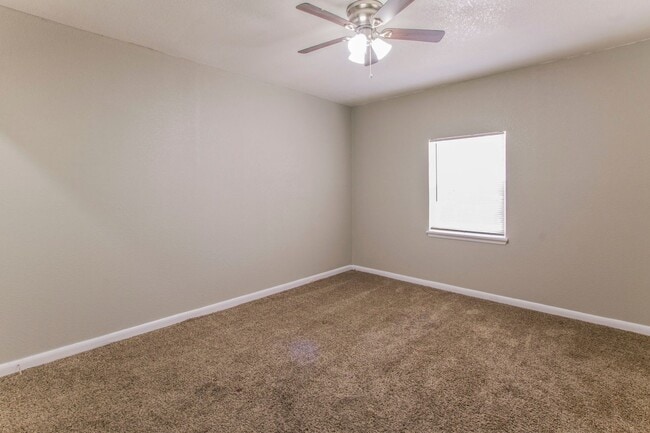 Building Photo - 3 Bedroom/2 Bathroom  House for Lease
