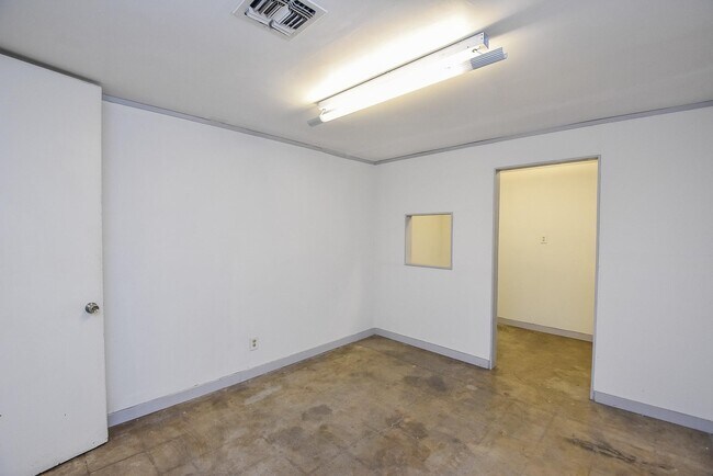 Building Photo - 1310 E 29th St
