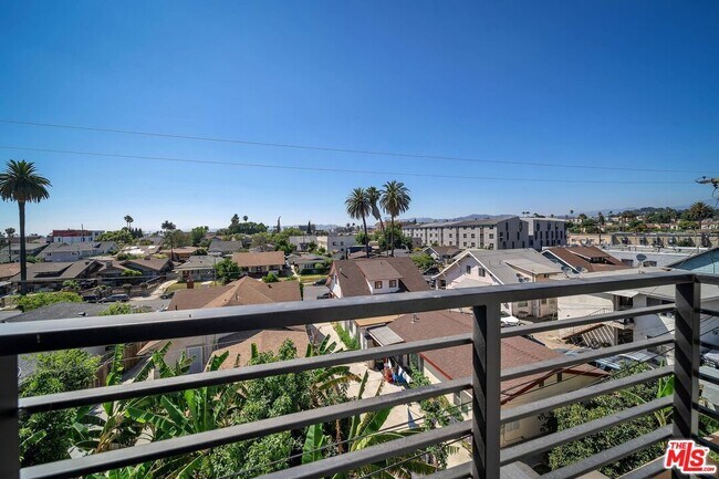 Building Photo - 227 S Park View St