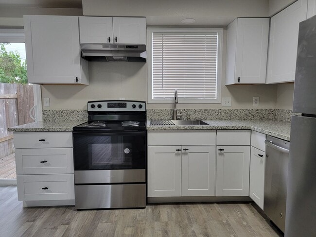 Building Photo - 186-02 Bending