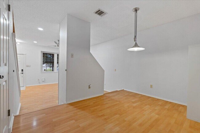 Building Photo - 1411 Gracy Farms Ln