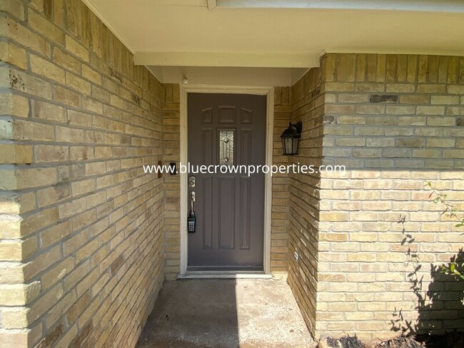 Building Photo - 9 Brookfield Ct