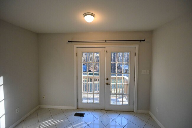 Building Photo - Stunning 3BR / 3BA Home on 2.48 Acres – Hillsborough, NC