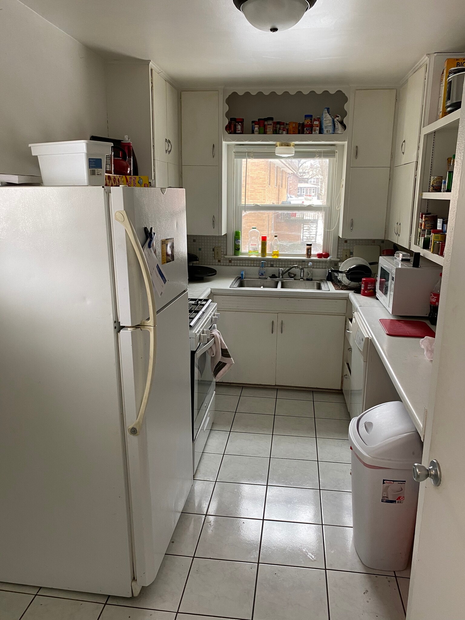 Overall kitchen - 609 S Lucas St