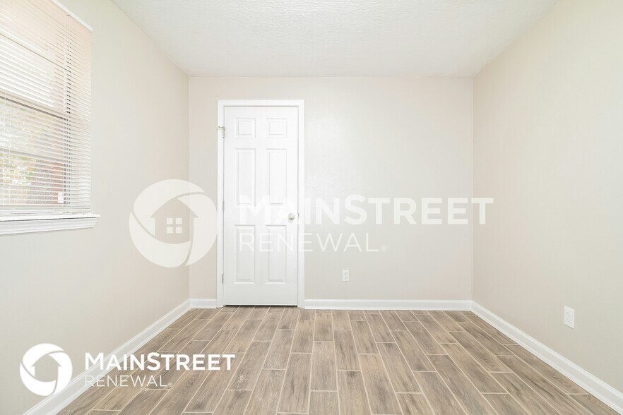 Building Photo - 5009 S Briarwood Dr