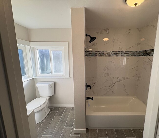 Building Photo - Fully Renovated 3 bed, 2 bath Home