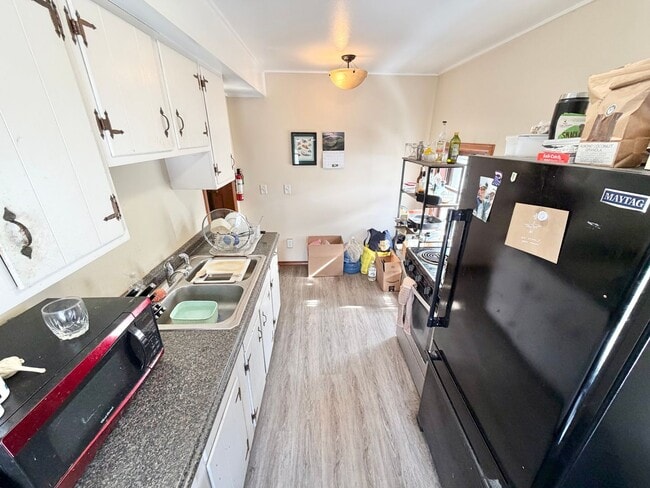 Building Photo - 203 Maple St