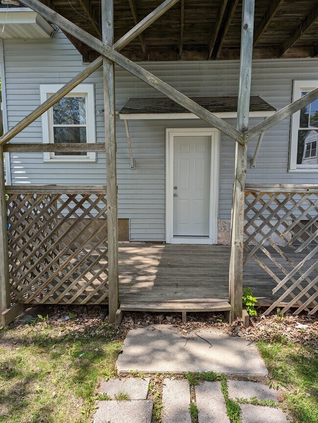 Building Photo - 315 Oak St