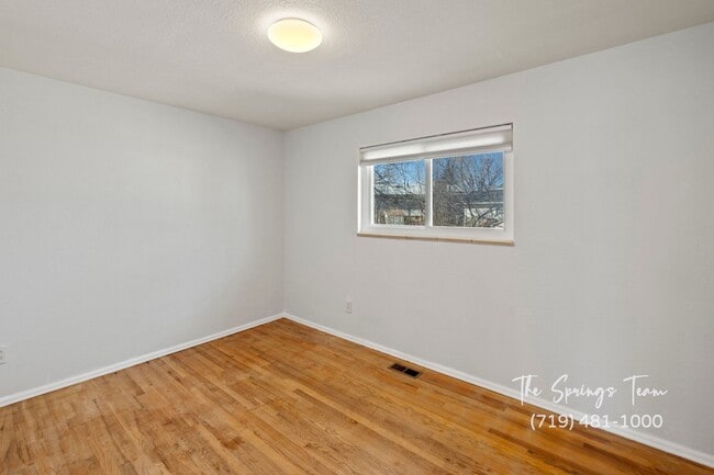 Building Photo - CHARMING 5BD/3BA NEAR FT CARSON - Deposit Waiver Available