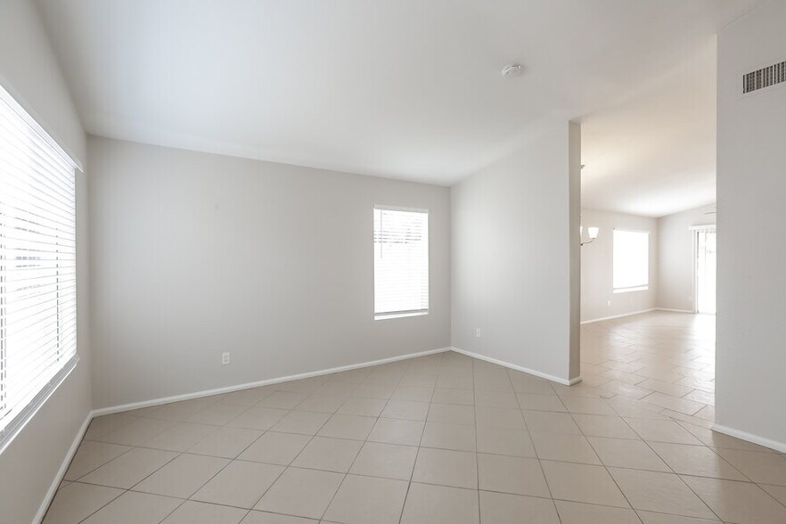 Building Photo - 5033 E Covina St