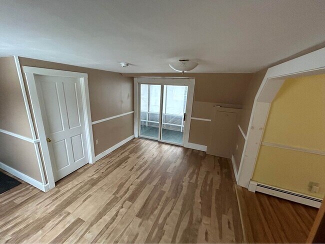 Building Photo - 323 Pine St