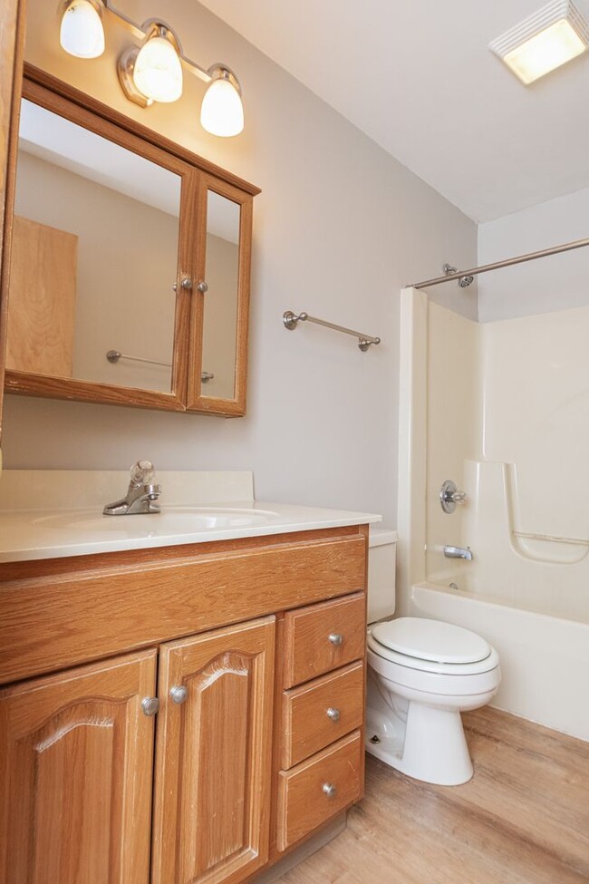Building Photo - 3 bedroom / 2.5 bathroom Townhome for Rent...