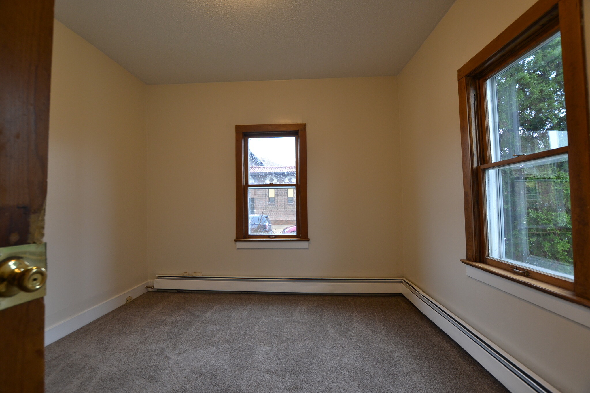 Building Photo - 527 Walsh Ave