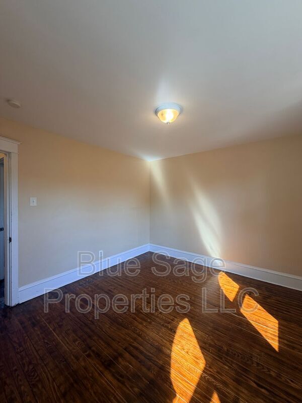 Building Photo - 620 Copley Rd