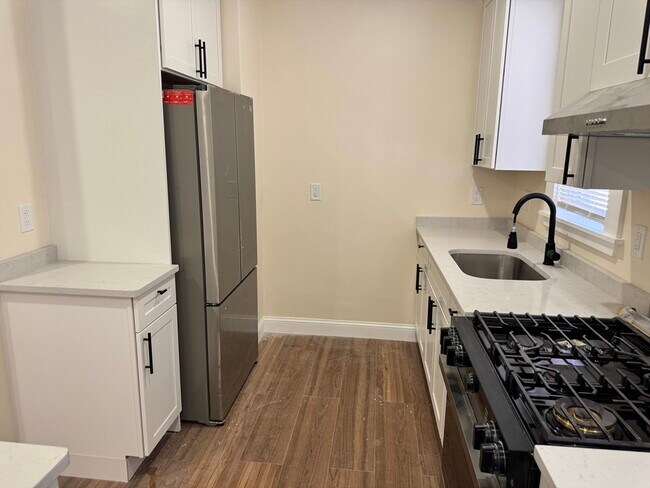 Building Photo - 474 Talbot Ave