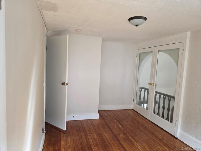 Building Photo - 987 Wallace Ave