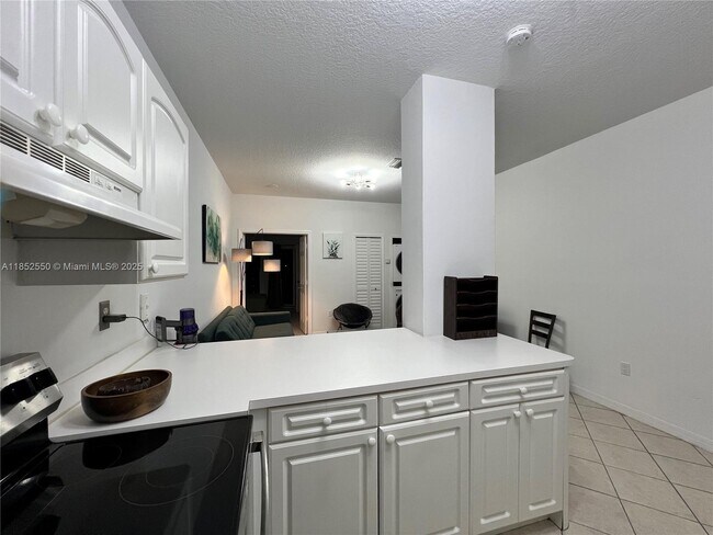 Building Photo - 2734 Bird Ave