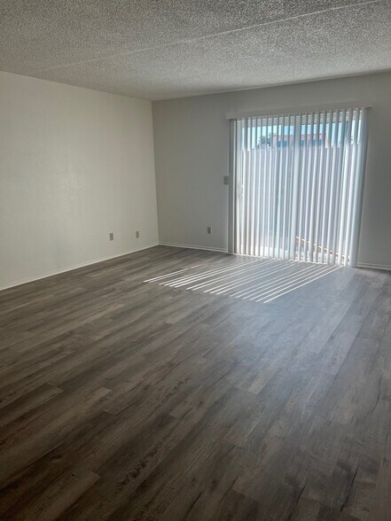 Building Photo - 8257 W Santa Cruz Blvd