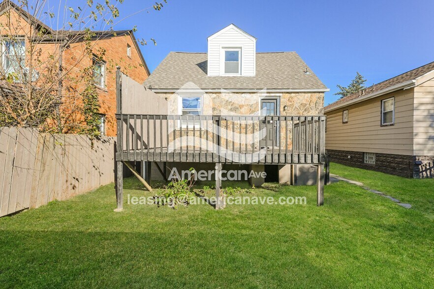 Building Photo - 881 Miller Ave