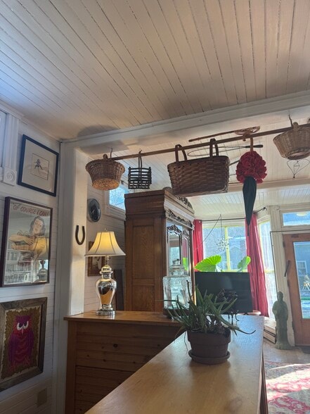 Building Photo - 3 Meadow St