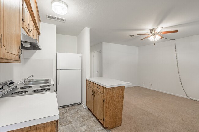 Building Photo - 2105 Avenue N