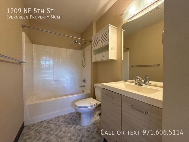 Building Photo - 1209 NE 5th St