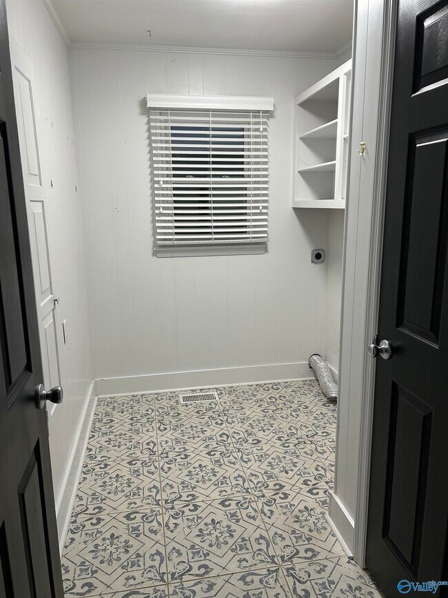 Building Photo - 1611 College St SE