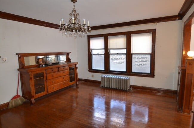 Building Photo - 3354 S Lituanica Ave