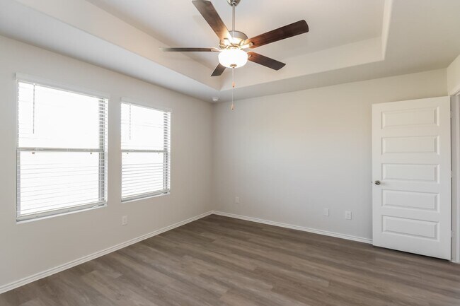 Building Photo - 5711 Daphne Dr