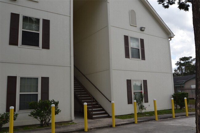 Building Photo - 304 Dell Ct