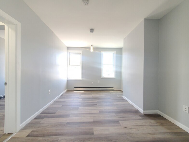 Building Photo - 182 Bartholdi Ave