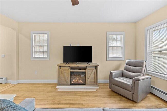 Building Photo - 416 Pearl St