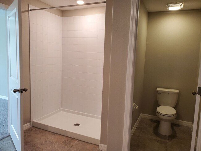 Building Photo - "Spacious 4-Bed, 2-Bath Gem with 1936 Sq Ft of Comfort in Riverview, FL!"