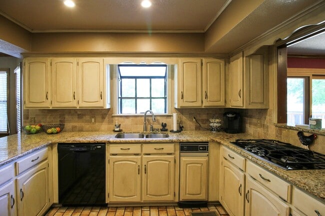 Building Photo - Space Galore In This Jenks South East Home!