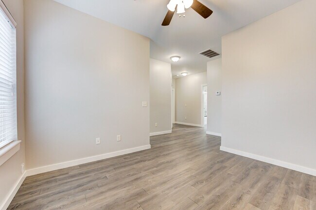 Building Photo - 600 NW 175th St