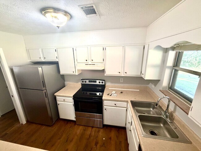 Building Photo - 7225 Deville Way