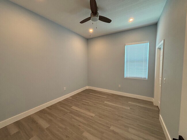 Building Photo - 6051 82nd Terrace N