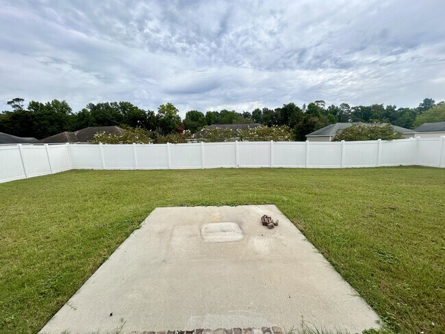 Building Photo - 7021 White Pine Ave