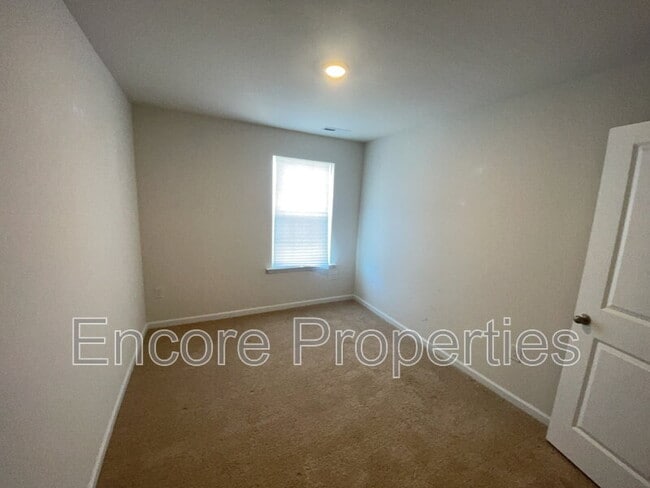 Building Photo - 35 March Crk Dr