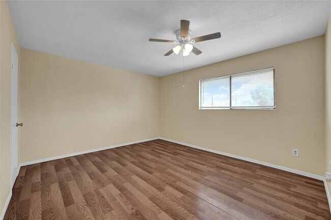 Building Photo - 8405 Wilcrest Dr