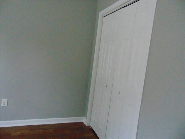 Building Photo - 645 Ell St