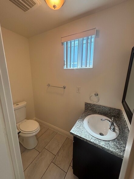 Building Photo - 846 W 78th St