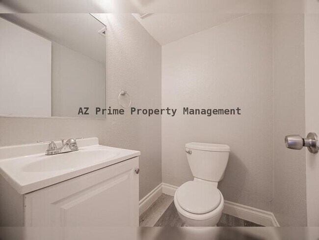 Building Photo - 2674 N 43rd Ave