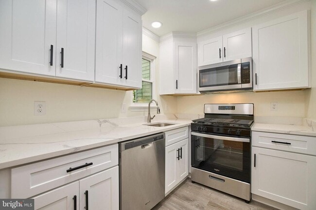 Building Photo - 14240 Long Green Dr