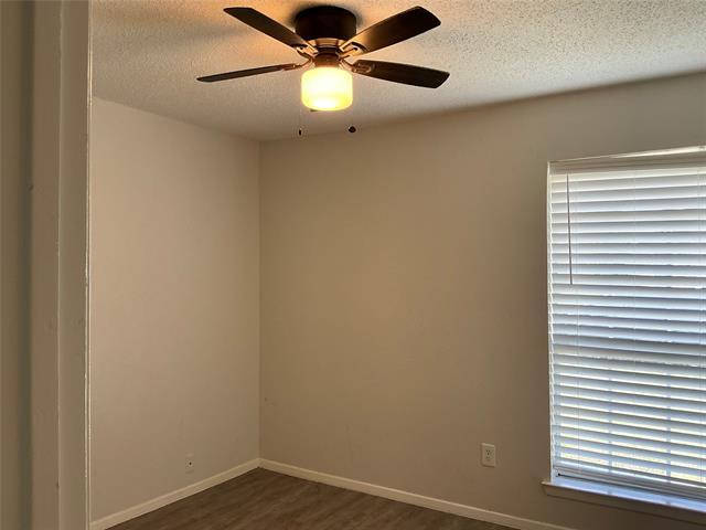 Building Photo - 904 Valley View Dr