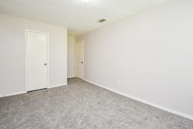 Building Photo - 2931 Jenny Dr