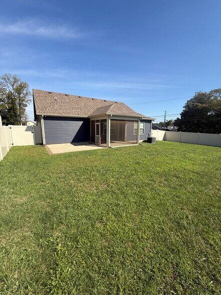 Building Photo - 1100 Cardinal Creek Dr