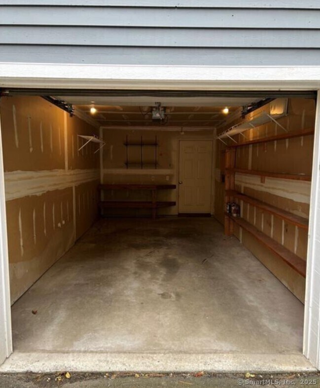 Building Photo - 211 Windgate Cir