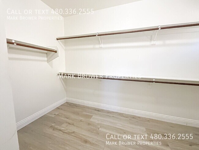 Building Photo - 1273 E Vermont Dr