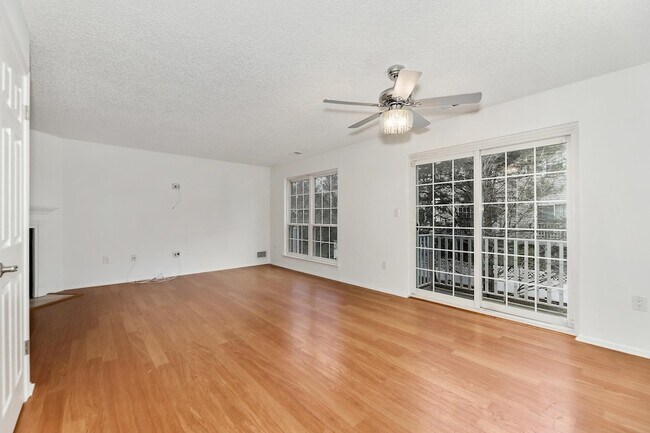 Building Photo - 19 Cottonwood St